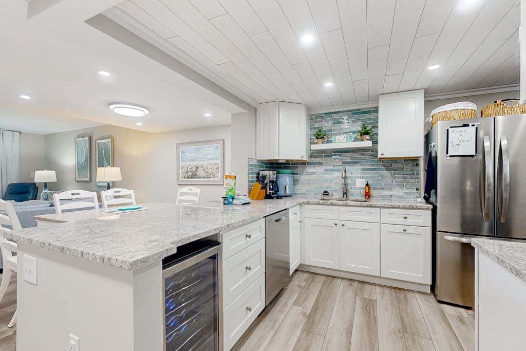Ocean view condo at beachfront resort with pool, hot tub, pickleball & tennis