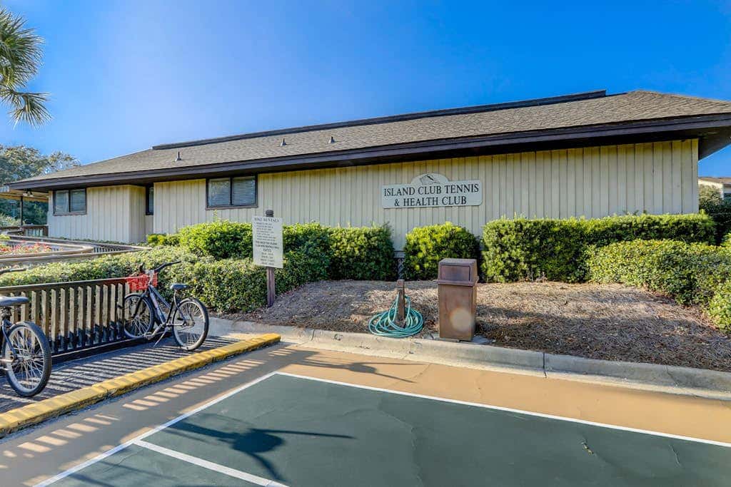 Ocean view condo at beachfront resort with pool, hot tub, pickleball & tennis