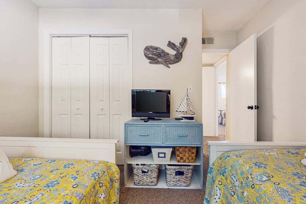 Villa by the beach with heated pools, hot tub, patio, tennis, central AC, & WD