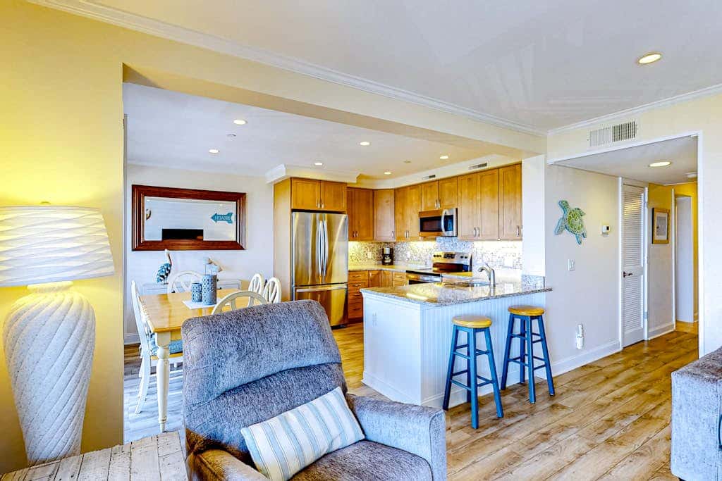 Newly renovated beachfront condo with pool, tennis, restaurants, gym, & balcony