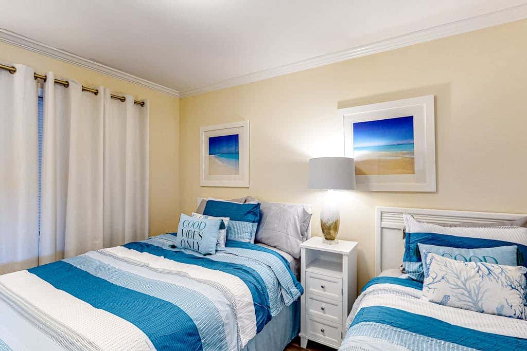 Newly renovated beachfront condo with pool, tennis, restaurants, gym, & balcony
