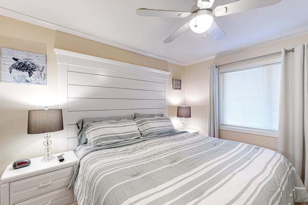 Newly renovated beachfront condo with pool, tennis, restaurants, gym, & balcony