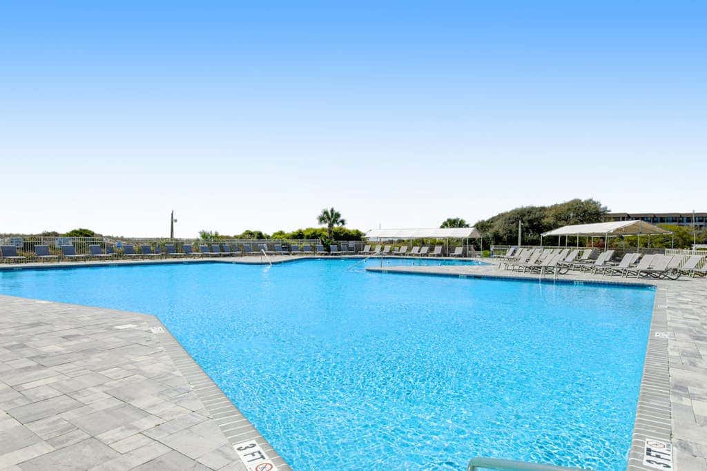 Newly renovated beachfront condo with pool, tennis, restaurants, gym, & balcony