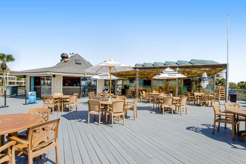 Newly renovated beachfront condo with pool, tennis, restaurants, gym, & balcony