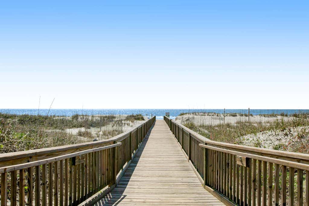 Newly renovated beachfront condo with pool, tennis, restaurants, gym, & balcony