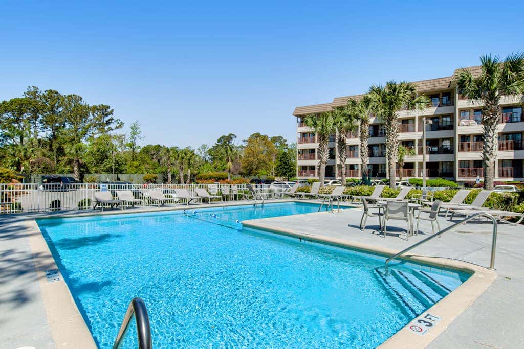 Newly renovated beachfront condo with pool, tennis, restaurants, gym, & balcony