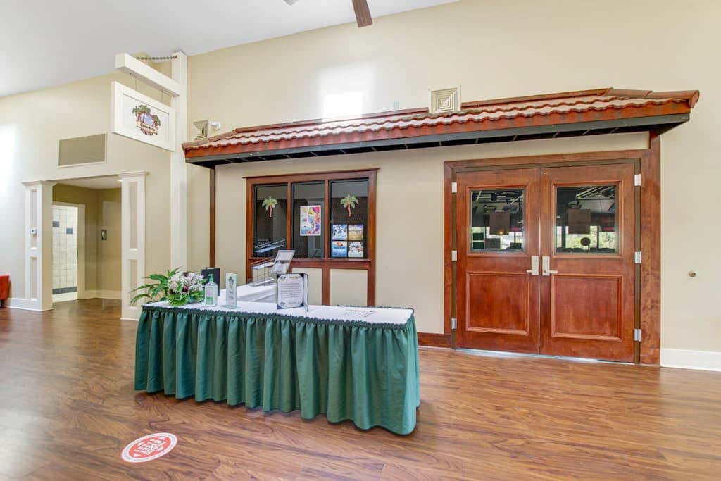 Newly renovated beachfront condo with pool, tennis, restaurants, gym, & balcony