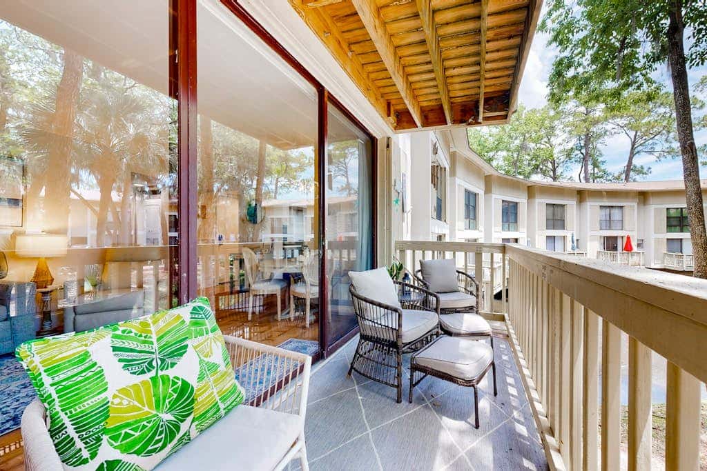 Tranquil condo with two outdoor pools, bike paths and beach access