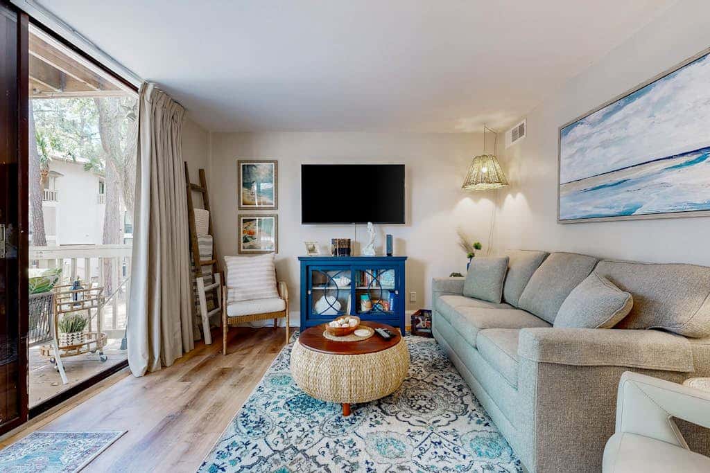 Tranquil condo with two outdoor pools, bike paths and beach access