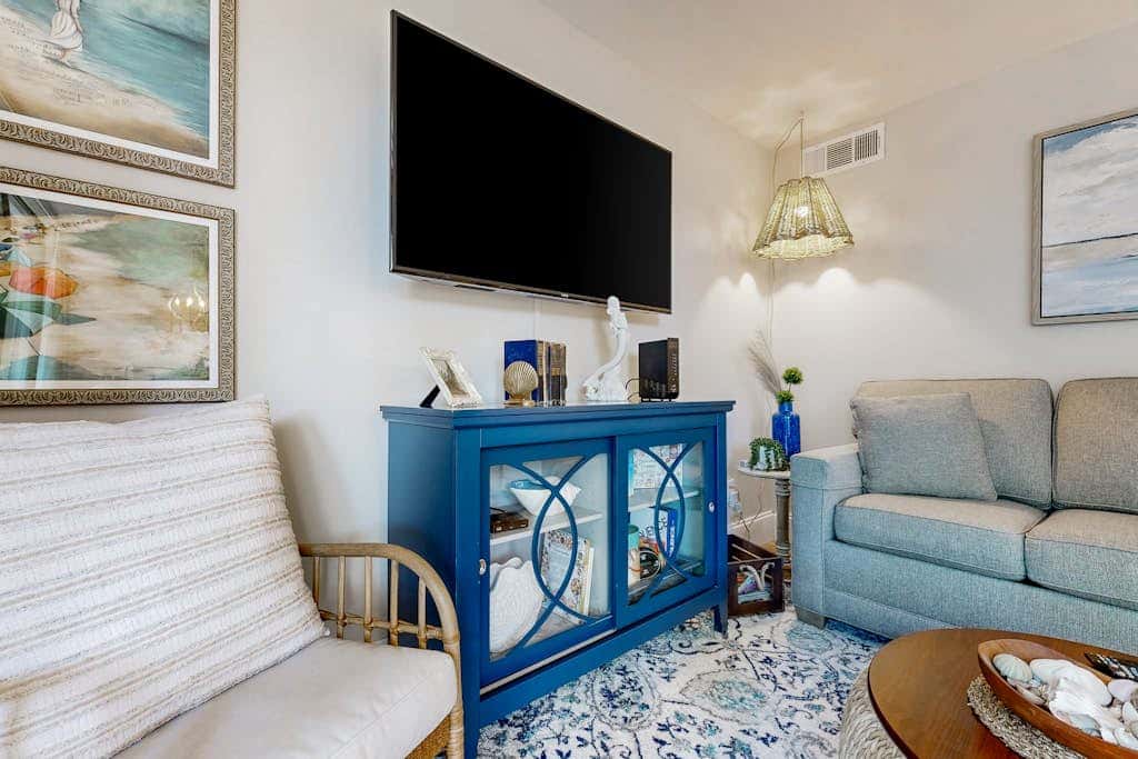 Tranquil condo with two outdoor pools, bike paths and beach access