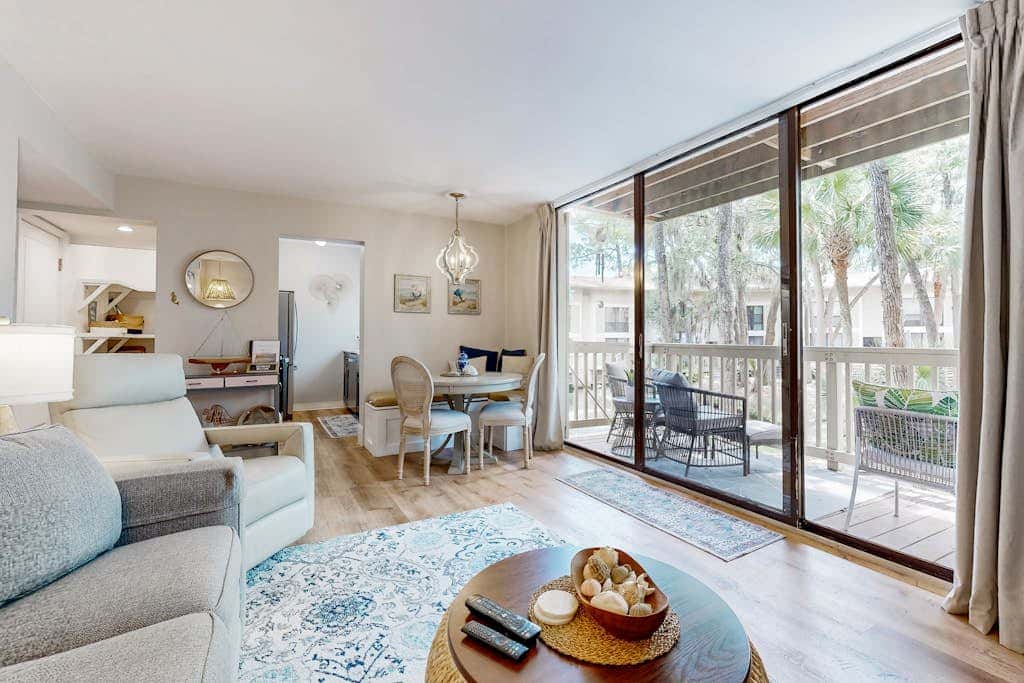 Tranquil condo with two outdoor pools, bike paths and beach access