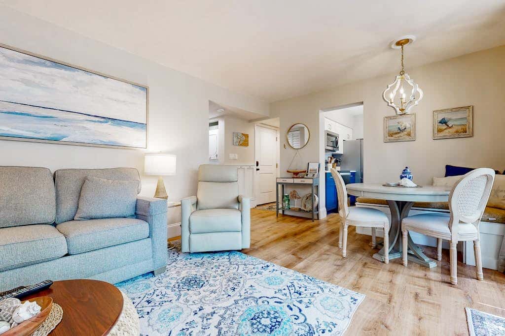Tranquil condo with two outdoor pools, bike paths and beach access