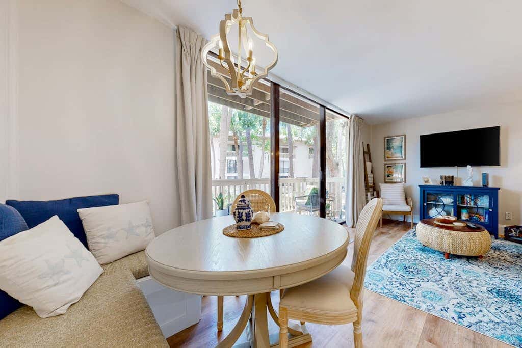Tranquil condo with two outdoor pools, bike paths and beach access