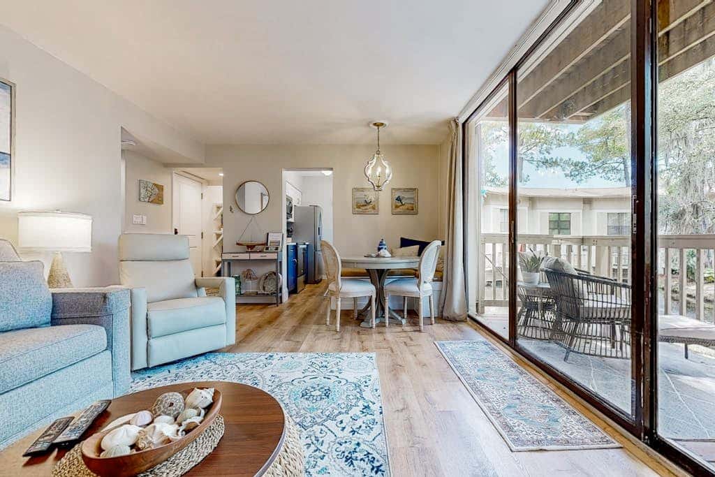 Tranquil condo with two outdoor pools, bike paths and beach access