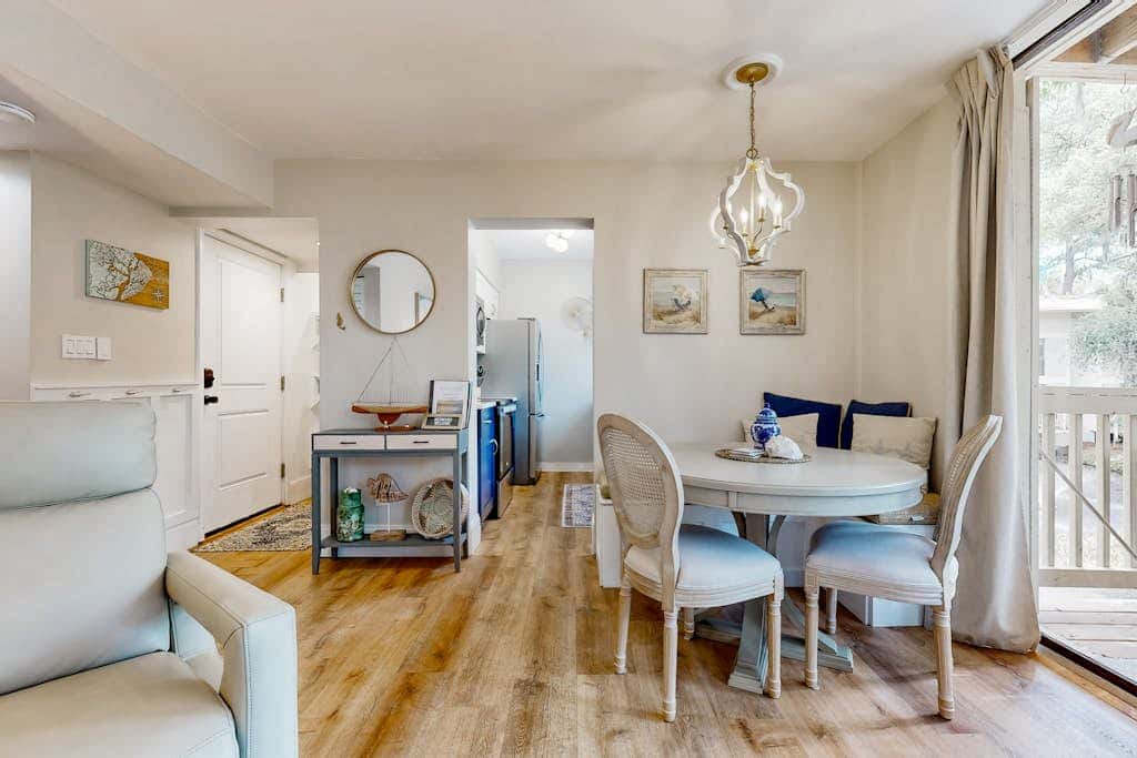 Tranquil condo with two outdoor pools, bike paths and beach access