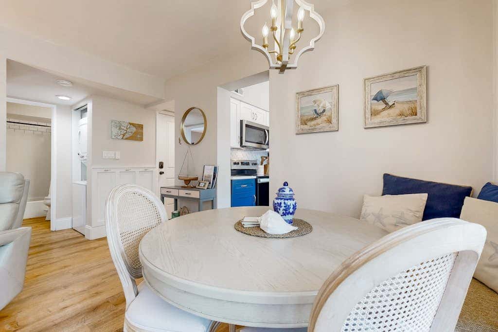 Tranquil condo with two outdoor pools, bike paths and beach access