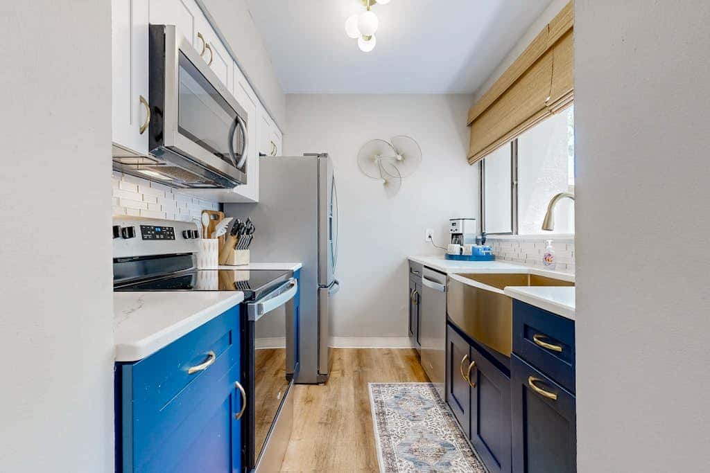 Tranquil condo with two outdoor pools, bike paths and beach access