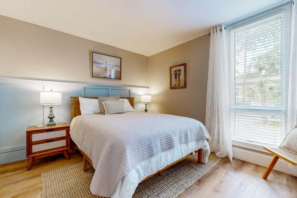 Tranquil condo with two outdoor pools, bike paths and beach access