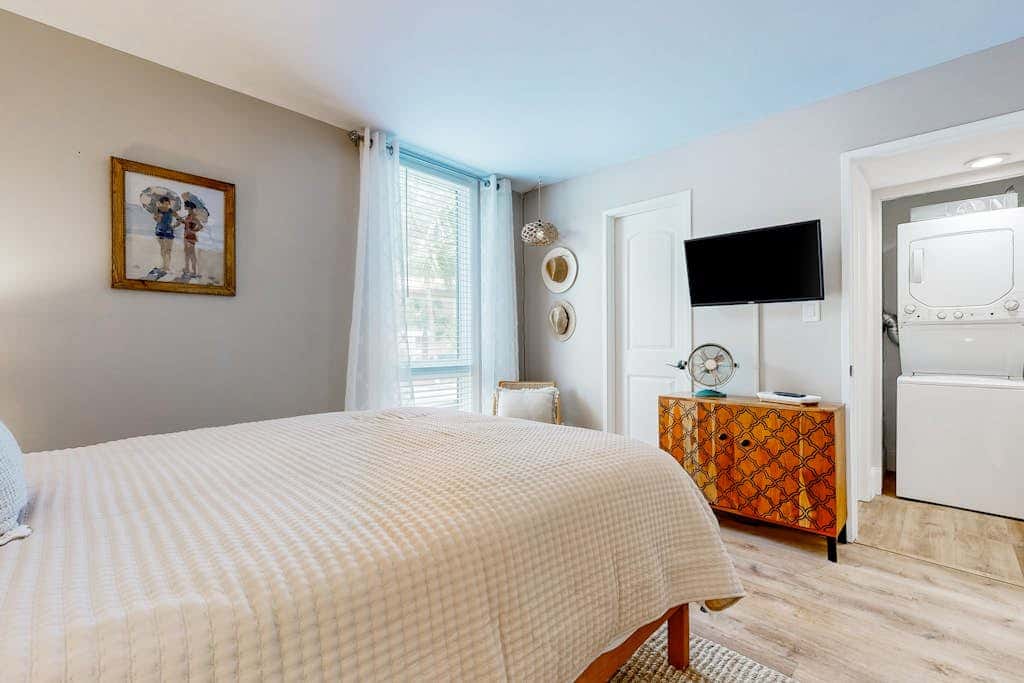 Tranquil condo with two outdoor pools, bike paths and beach access
