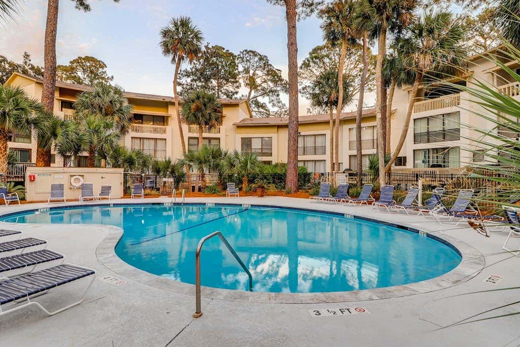 Tranquil condo with two outdoor pools, bike paths and beach access