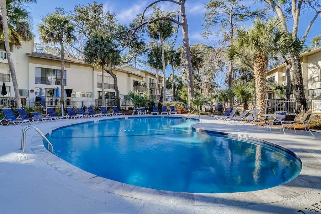 Tranquil condo with two outdoor pools, bike paths and beach access