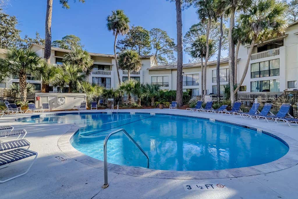 Tranquil condo with two outdoor pools, bike paths and beach access