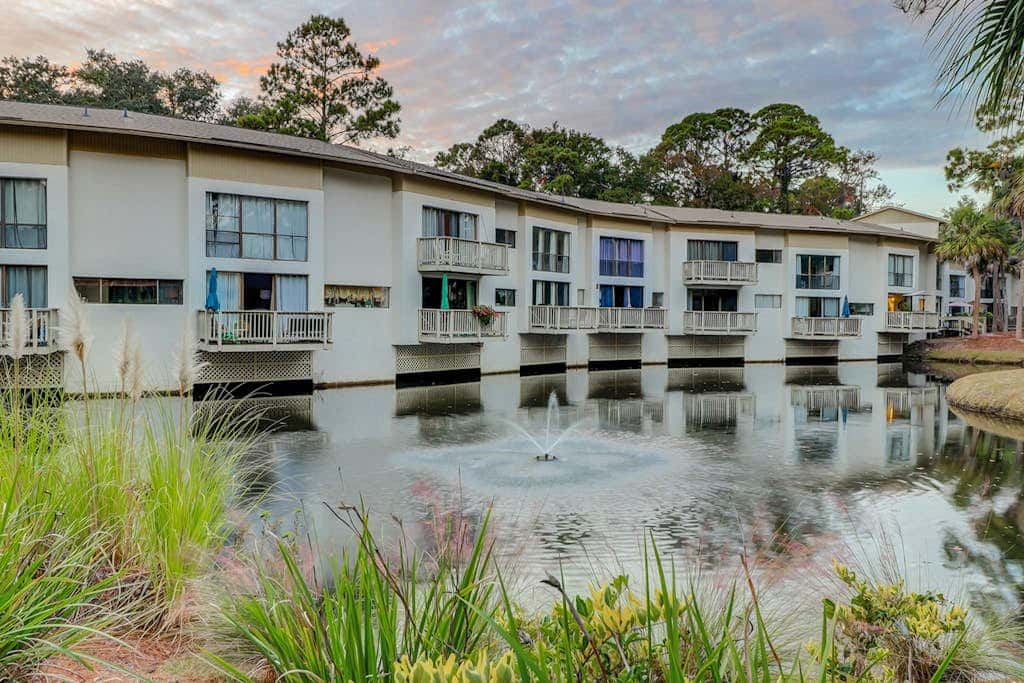 Tranquil condo with two outdoor pools, bike paths and beach access