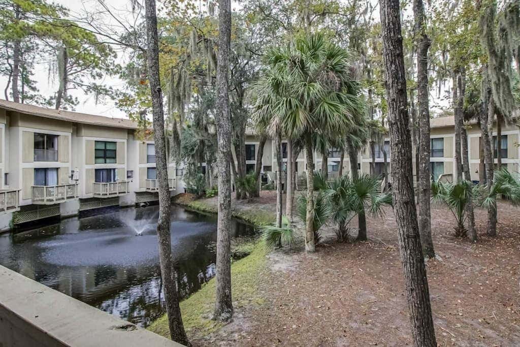 Tranquil condo with two outdoor pools, bike paths and beach access