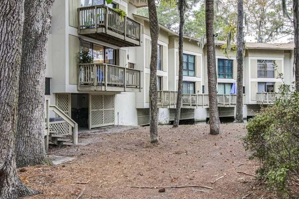 Tranquil condo with two outdoor pools, bike paths and beach access