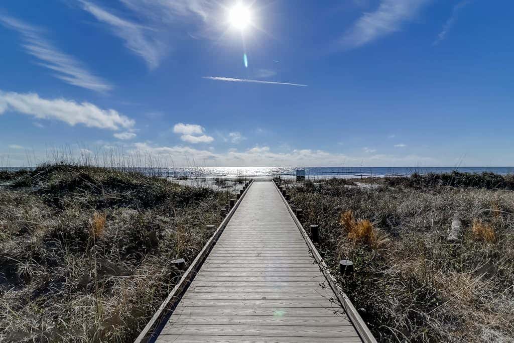 Tranquil condo with two outdoor pools, bike paths and beach access