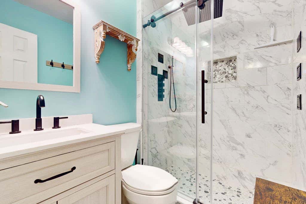 3rd Floor Villa with Private Washer & Dryer, Central AC - Shared Pools