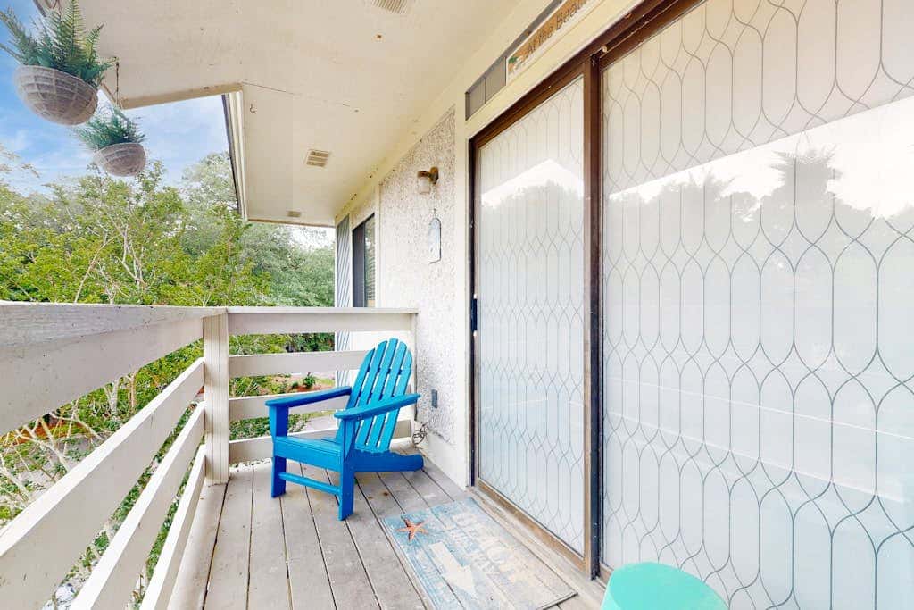 3rd Floor Villa with Private Washer & Dryer, Central AC - Shared Pools