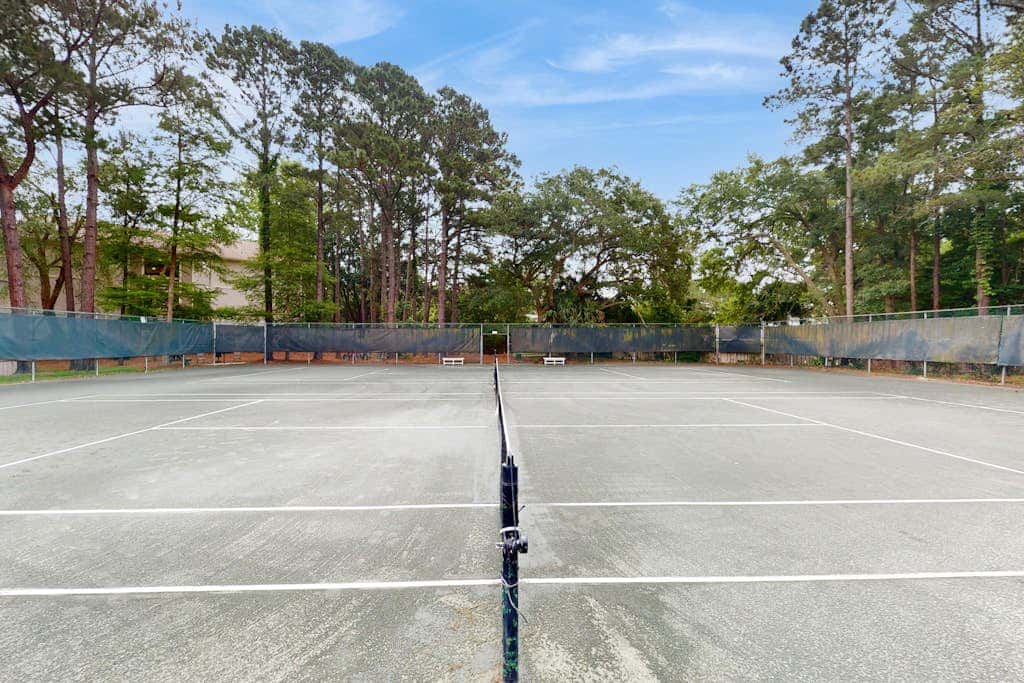 3rd Floor Villa with Private Washer & Dryer, Central AC - Shared Pools