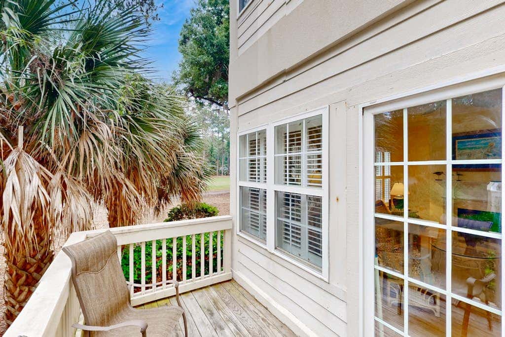 1st Floor Villa with pool, tennis, central AC, & washer dryer
