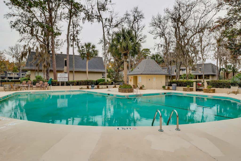 1st Floor Villa with pool, tennis, central AC, & washer dryer