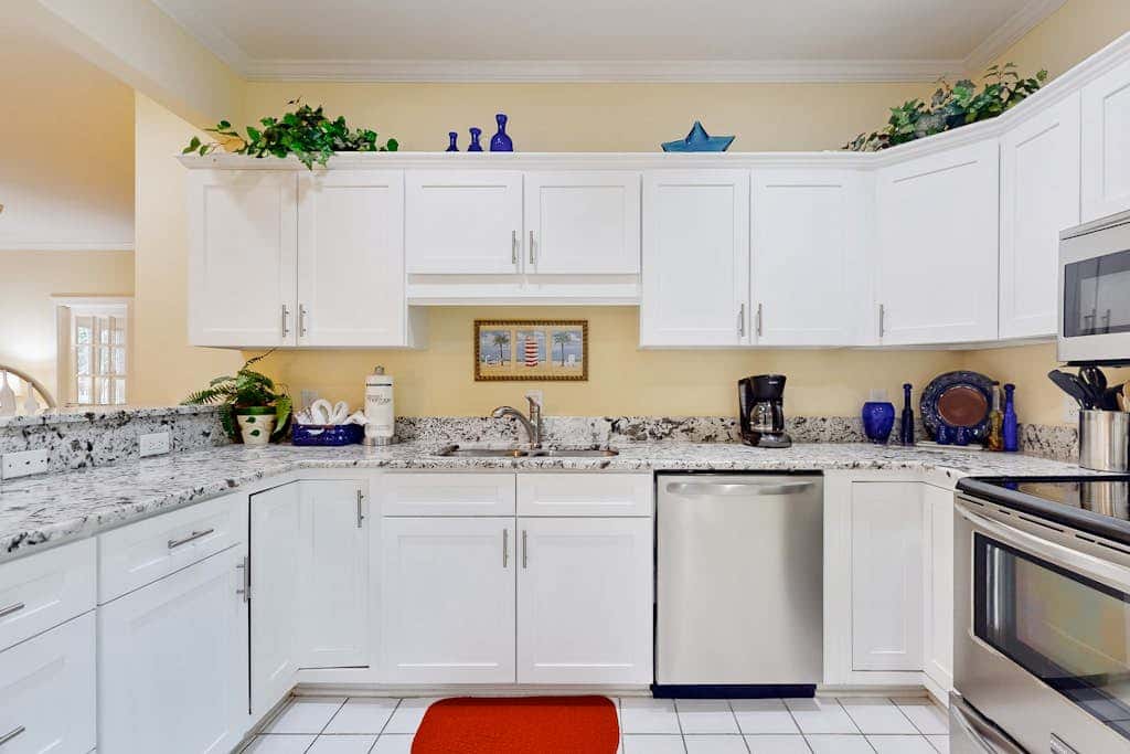 1st Floor Villa with pool, tennis, central AC, & washer dryer