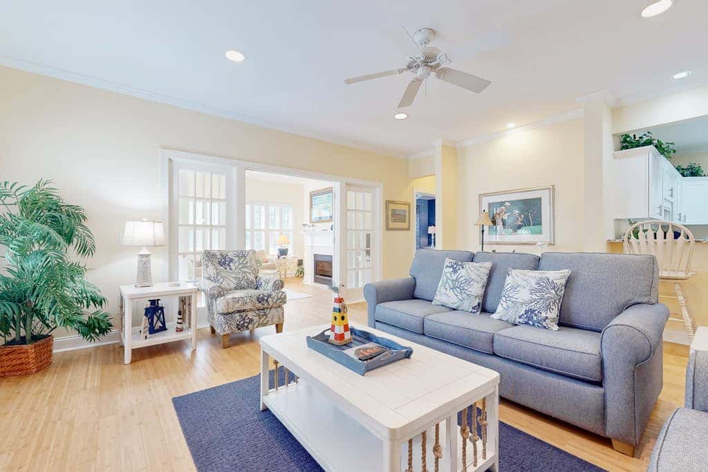 1st Floor Villa with pool, tennis, central AC, & washer dryer