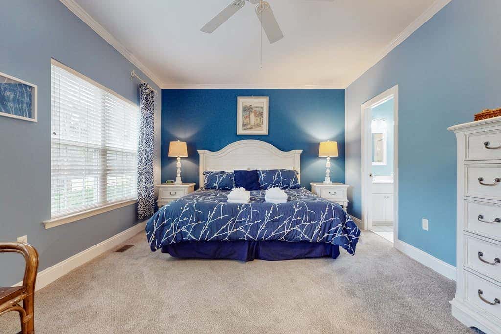 1st Floor Villa with pool, tennis, central AC, & washer dryer