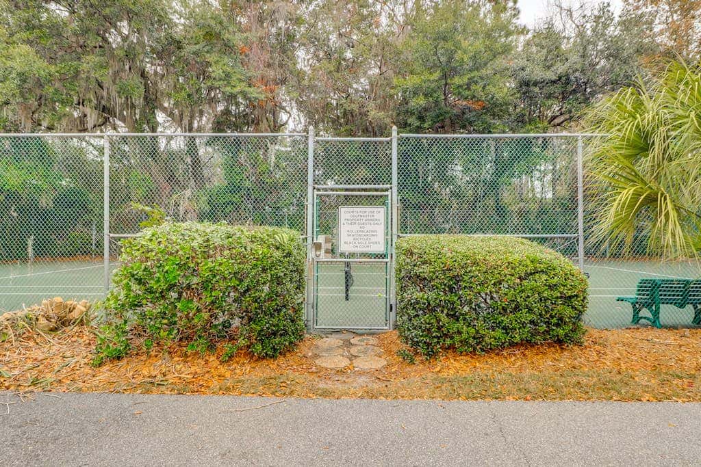 1st Floor Villa with pool, tennis, central AC, & washer dryer