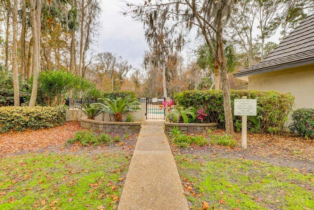 1st Floor Villa with pool, tennis, central AC, & washer dryer