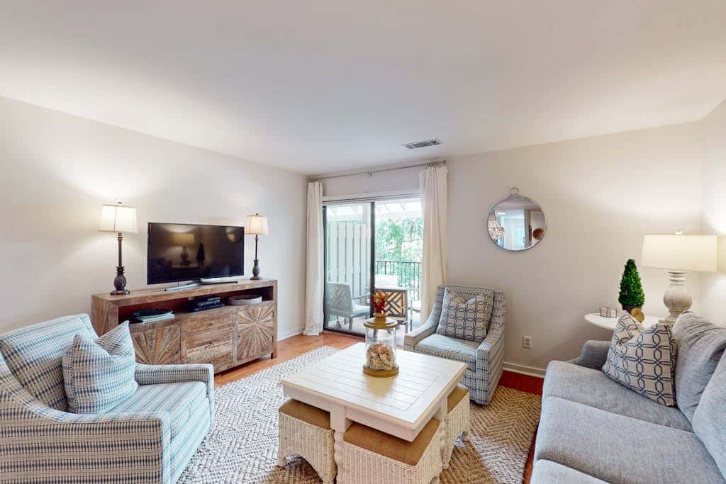 Updated Villa - Close to Coligny Plaza and Beach Access