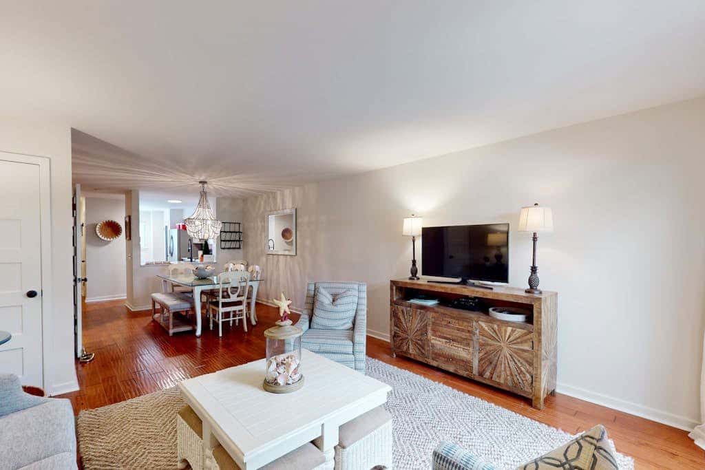 Updated Villa - Close to Coligny Plaza and Beach Access