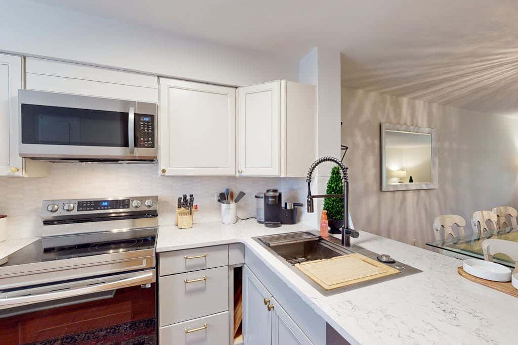 Updated Villa - Close to Coligny Plaza and Beach Access