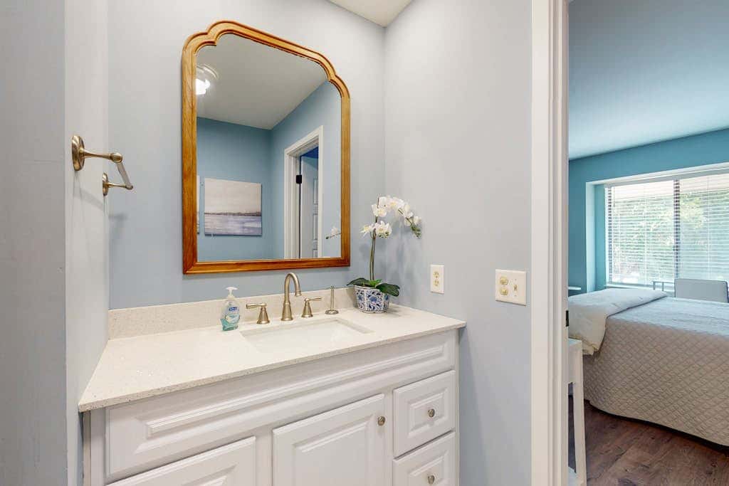 Updated Villa - Close to Coligny Plaza and Beach Access