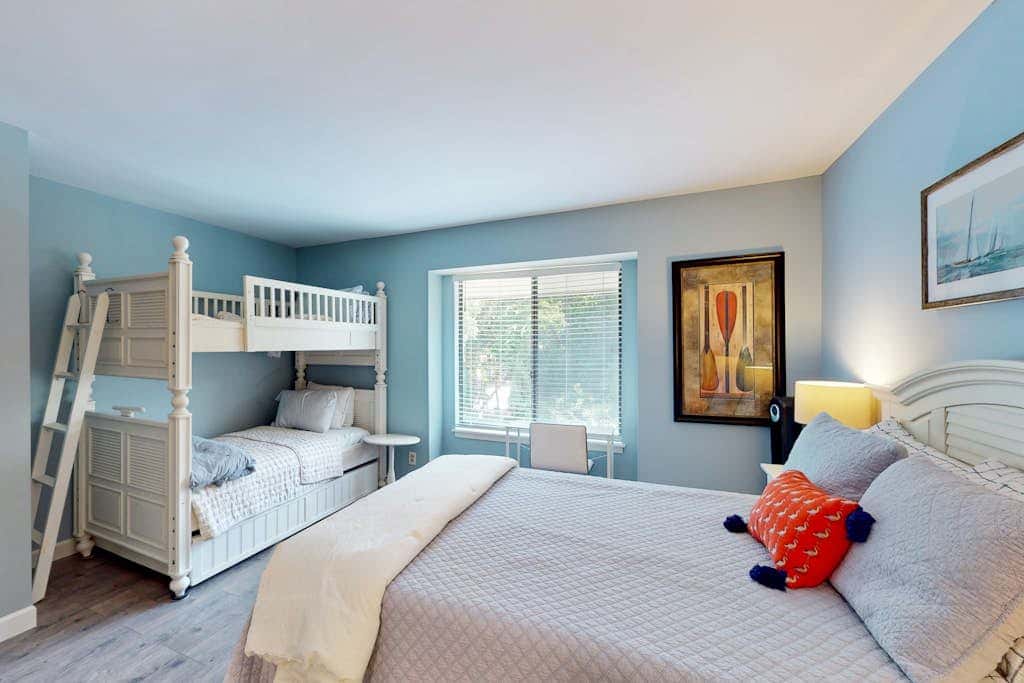Updated Villa - Close to Coligny Plaza and Beach Access