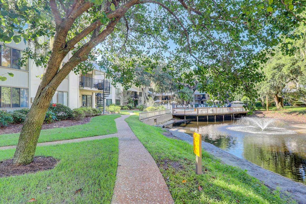 Updated Villa - Close to Coligny Plaza and Beach Access