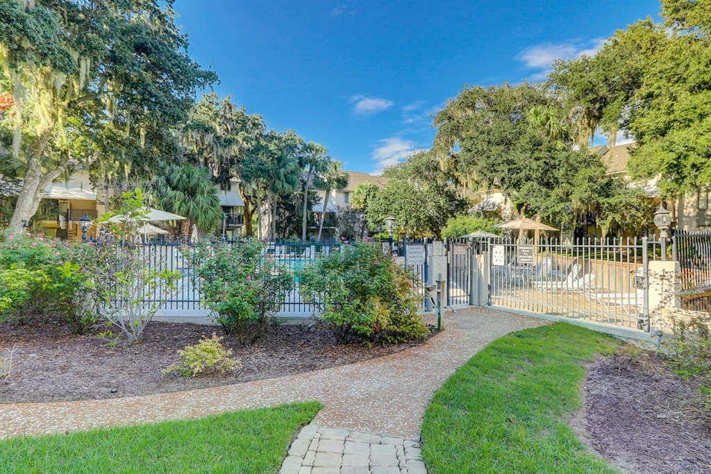 Updated Villa - Close to Coligny Plaza and Beach Access