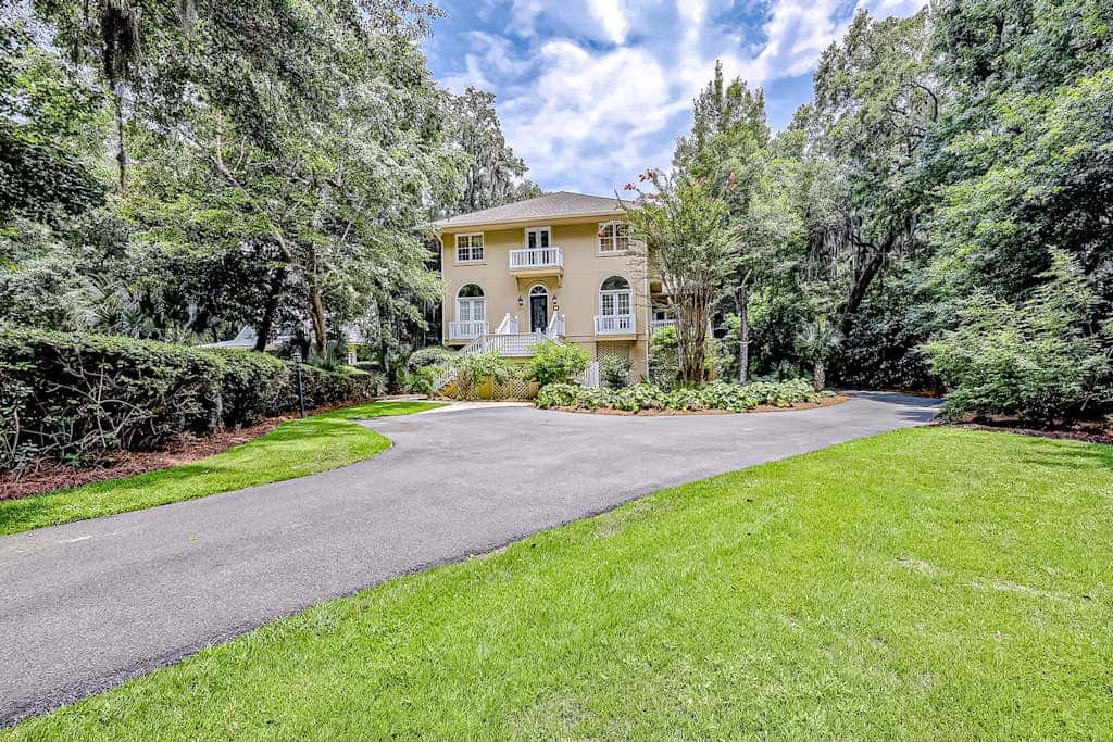 French Home on Golf Course Private Pool & Hot Tub