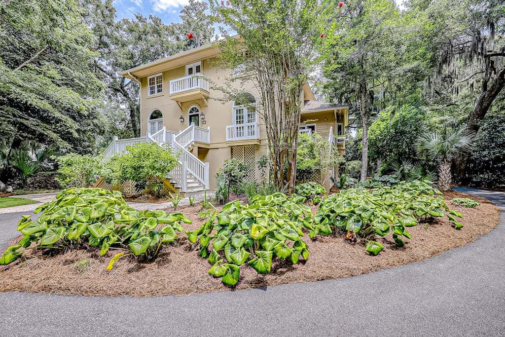 French Home on Golf Course Private Pool & Hot Tub