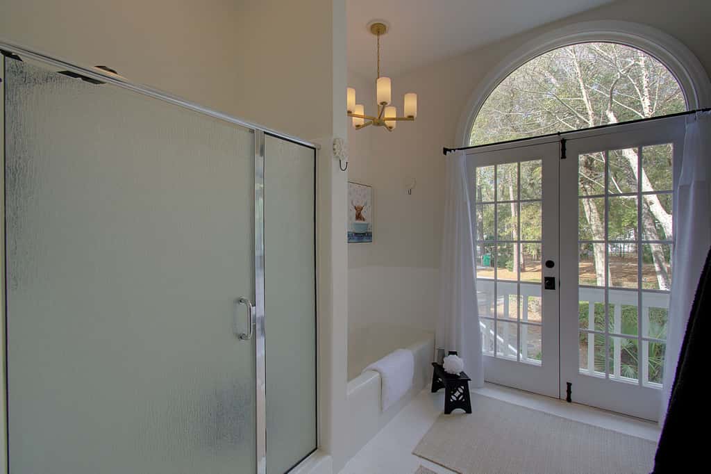 French Home on Golf Course Private Pool & Hot Tub
